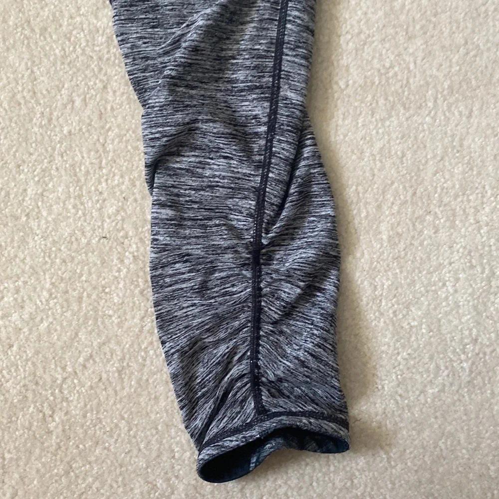 GAIAM Reversible Capris - Picture 6 of 8